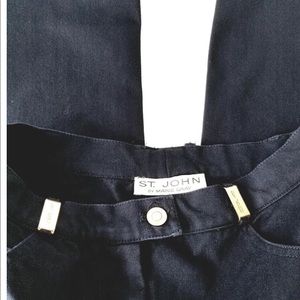 ST. JOHN navy blue dress pant. Extraordinaire!